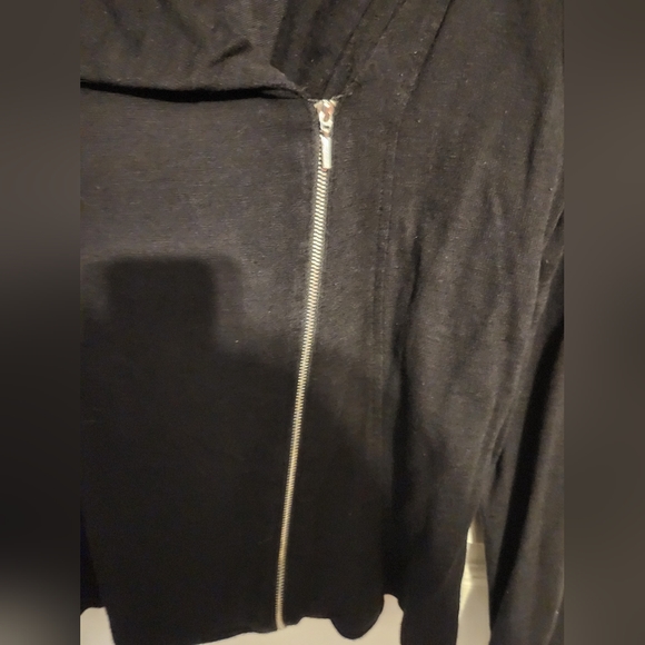 Tops - Picture 15 of 16